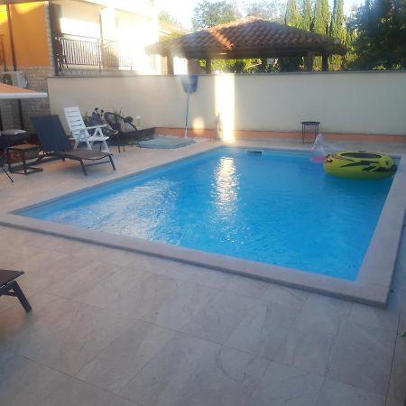 Apartments Residence V Porec Esterno foto