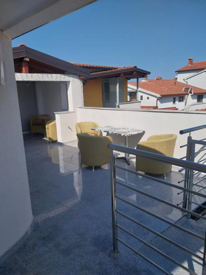 Apartments Residence V Porec Esterno foto